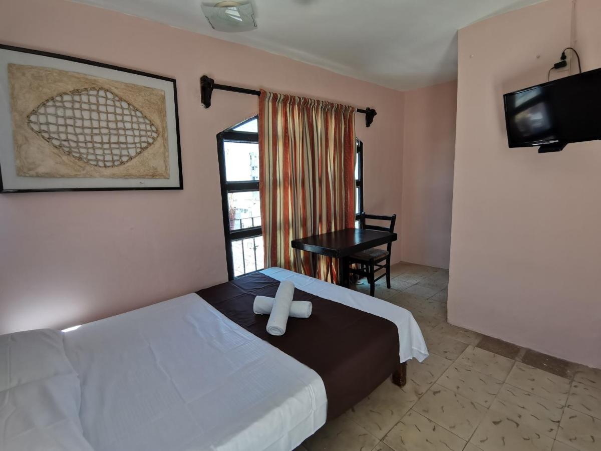 Hotel Colonial San Carlos Cancun Centro Екстериор снимка