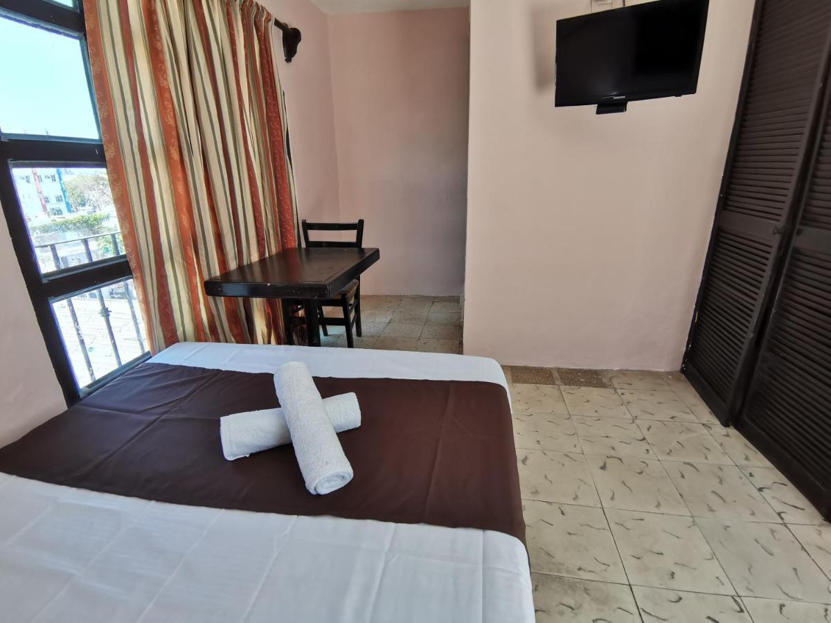 Hotel Colonial San Carlos Cancun Centro Екстериор снимка